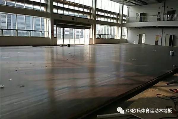 雙龍骨羽毛球木地板--北京延慶會展中心成功案例 雙龍骨羽毛球木地板--北京延慶會展中心成功案例