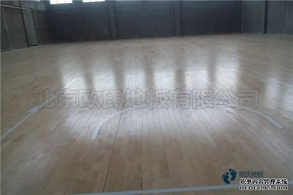大型籃球木地板**品牌